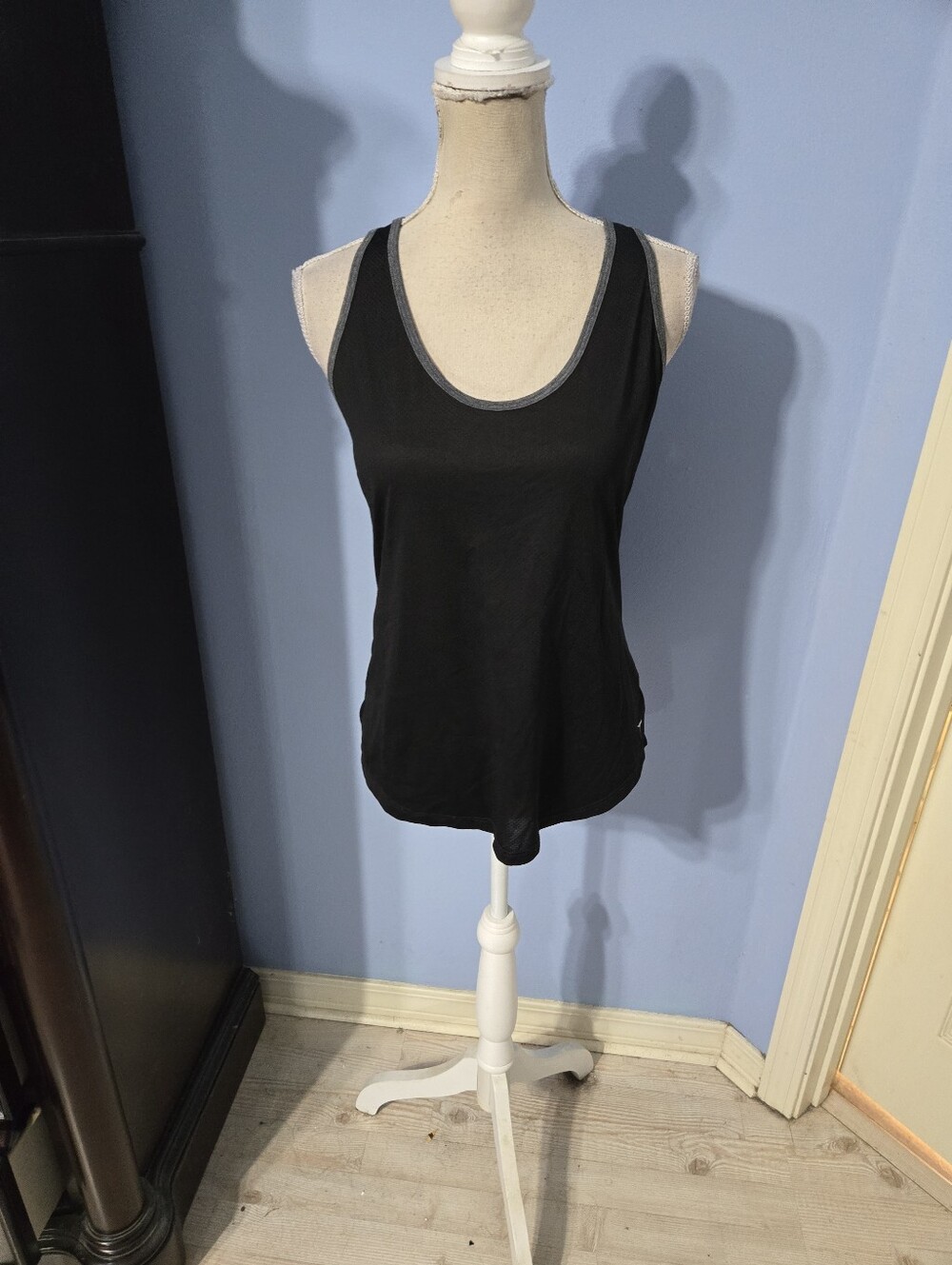 Old Navy Active Womens Medium Black Racerback Tank Top